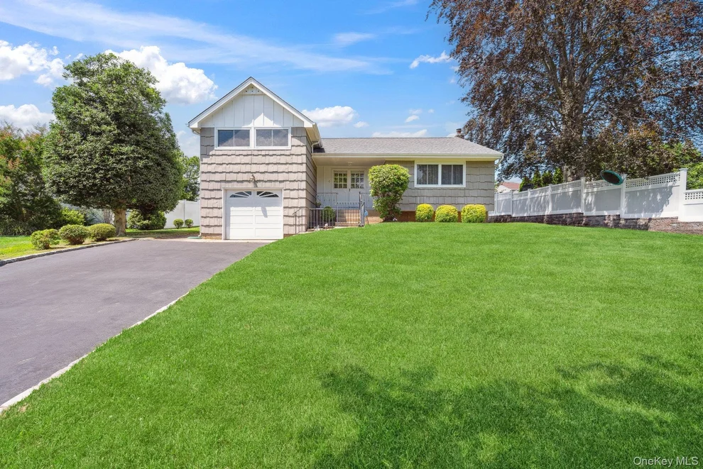 Unit for sale at 4 Jonquill Lane, Smithtown, NY 11754