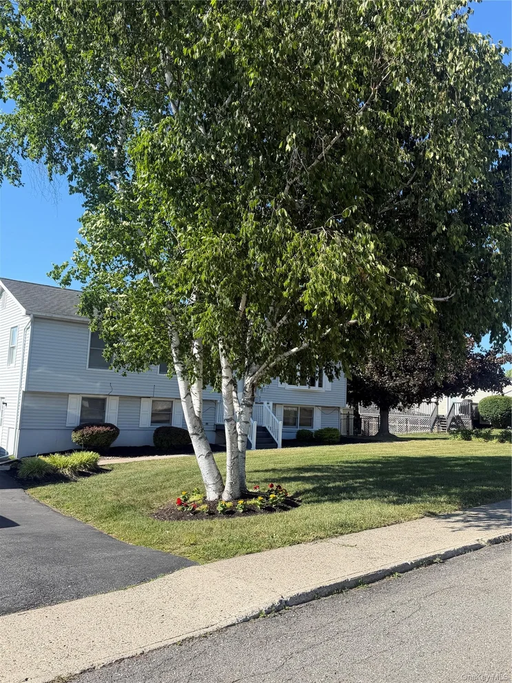 Unit for sale at 33 Lincoln Circle, Shawangunk, NY 12589