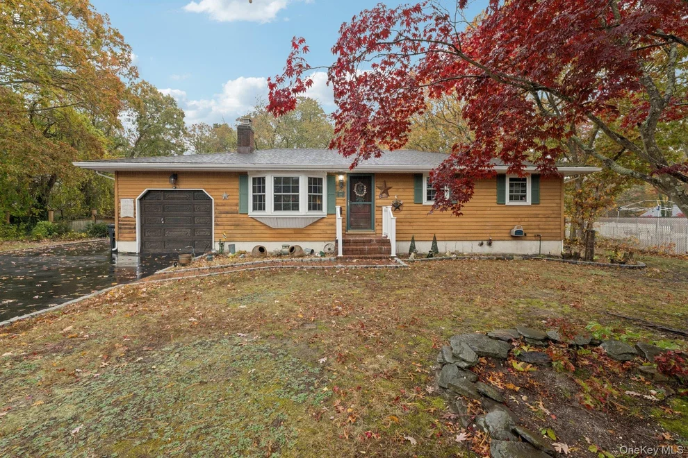 Unit for sale at 186 Jamaica Avenue, Brookhaven, NY 11763