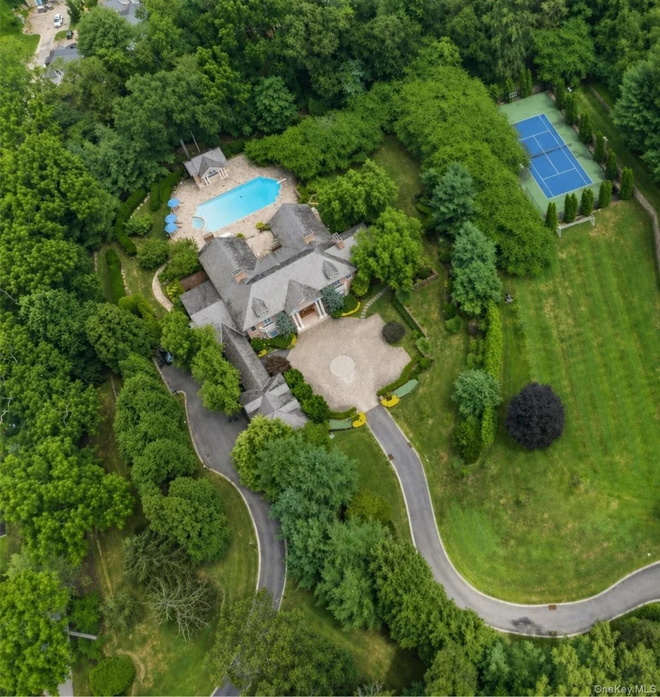 Unit for sale at 660 Chicken Valley Road, Oyster Bay, NY 11560