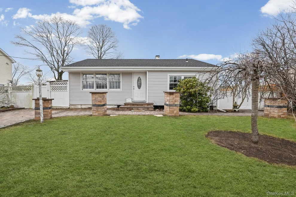 Unit for sale at 186 Westwood Drive, Islip, NY 11717