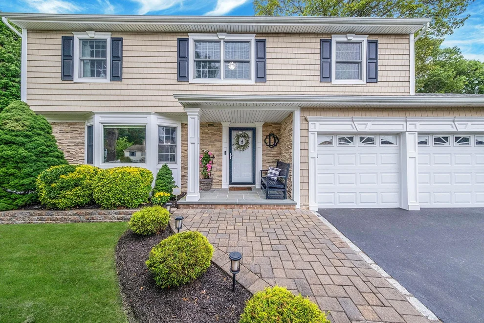 Unit for sale at 15 Format Lane, Smithtown, NY 11787