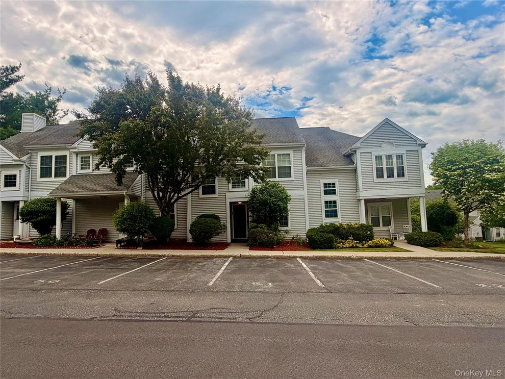 Unit for sale at 5 Kendal Lane, Wallkill, NY 10940