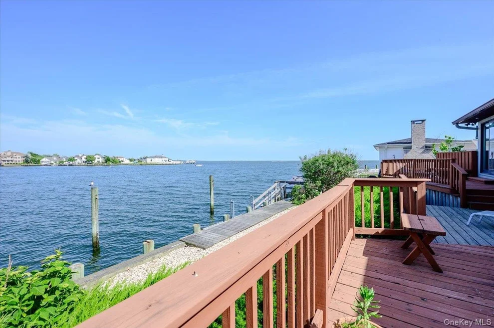 Unit for sale at 248 Harbor Lane, Oyster Bay, NY 11762