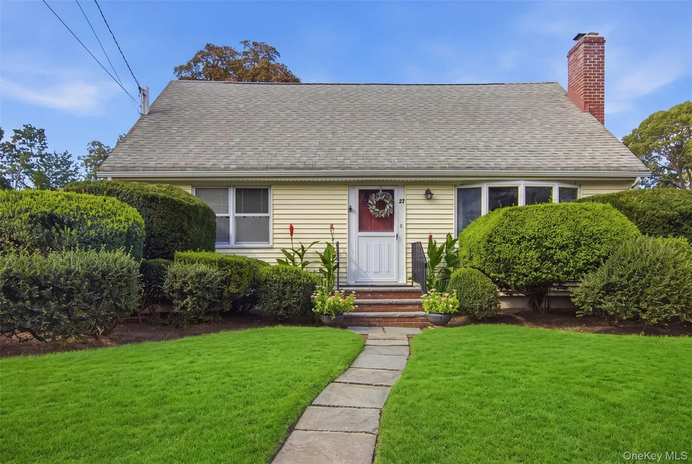 Unit for sale at 27 E 17th Street, Huntington, NY 11746
