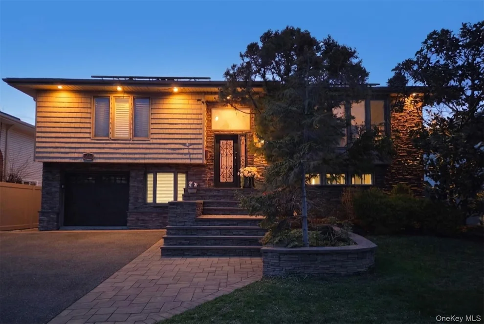 Unit for sale at 512 Links Drive E, Hempstead, NY 11572