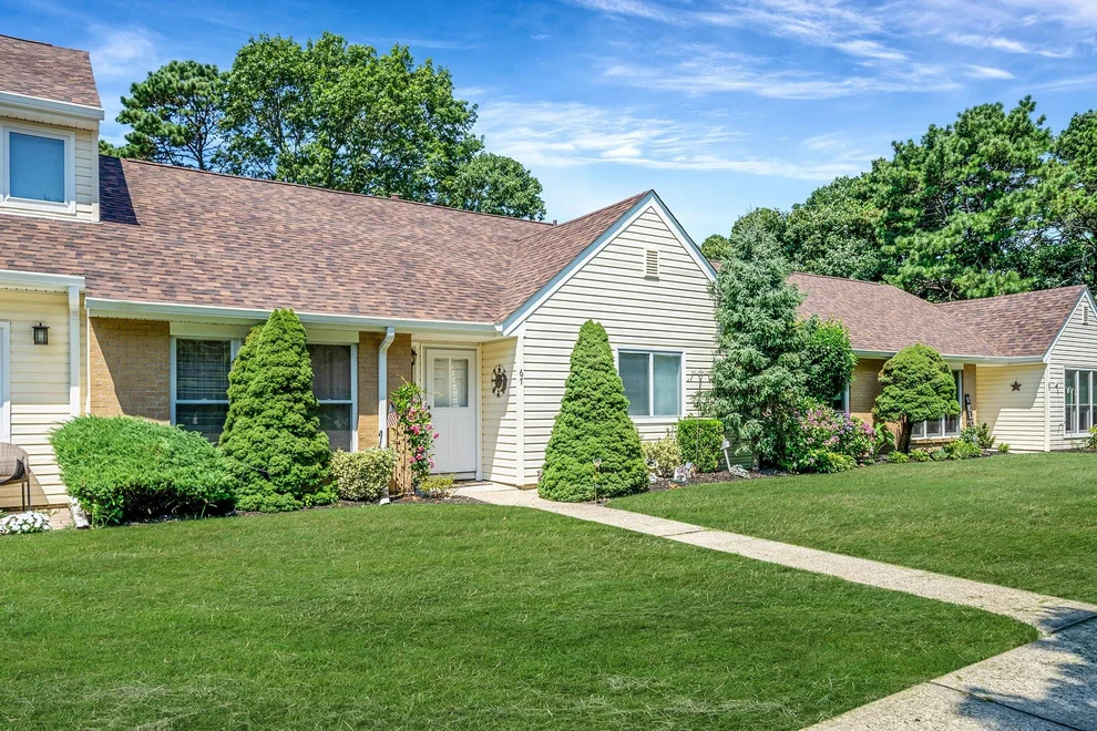 Unit for sale at 67 Crescent Circle, Islip, NY 11741