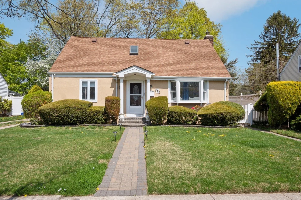 Unit for sale at 991 Henhawk Road, Hempstead, NY 11510