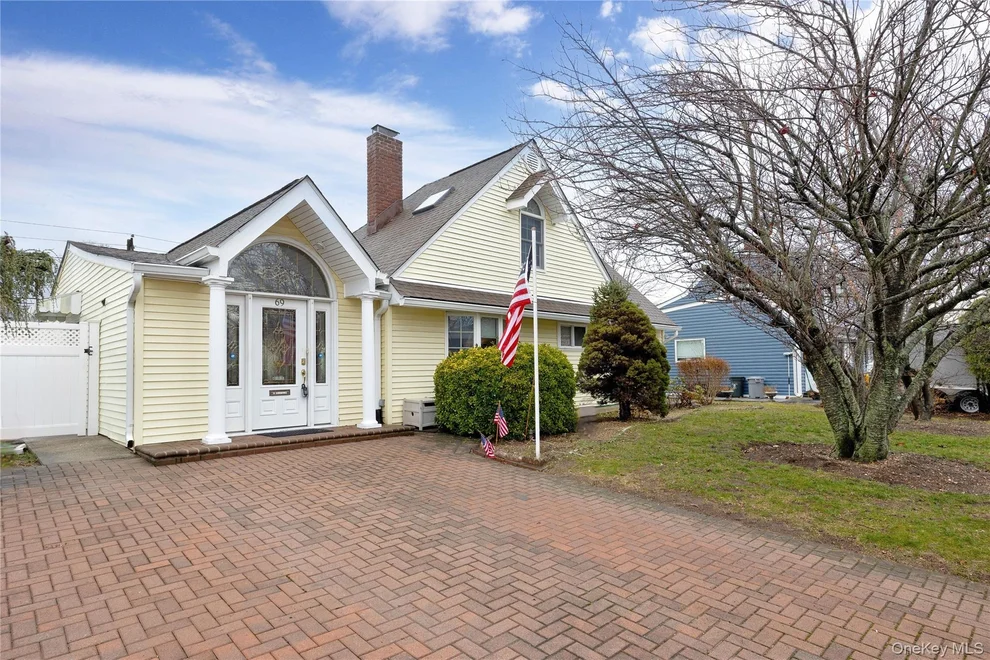 Unit for sale at 69 Cottonwood Lane, Hempstead, NY 11590