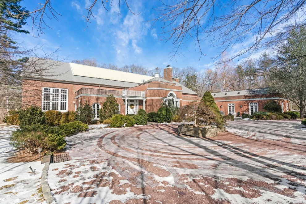 Unit for sale at 199 Terrace Lane, Oyster Bay, NY 11771