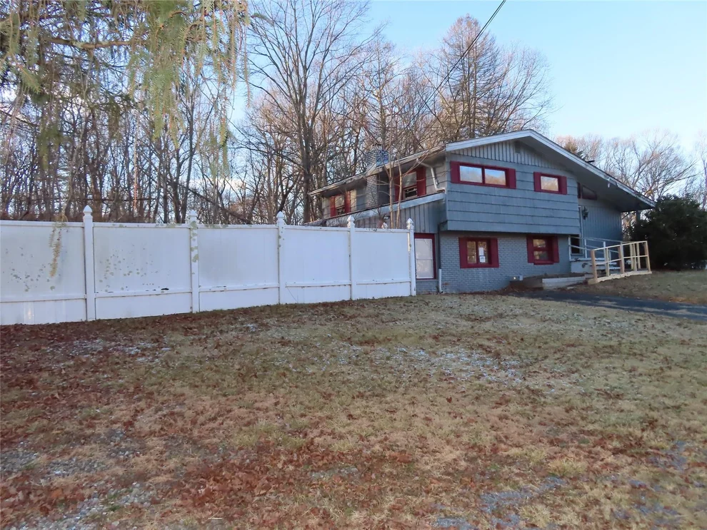 Unit for sale at 74 Roosevelt Road, Hyde Park, NY 12538