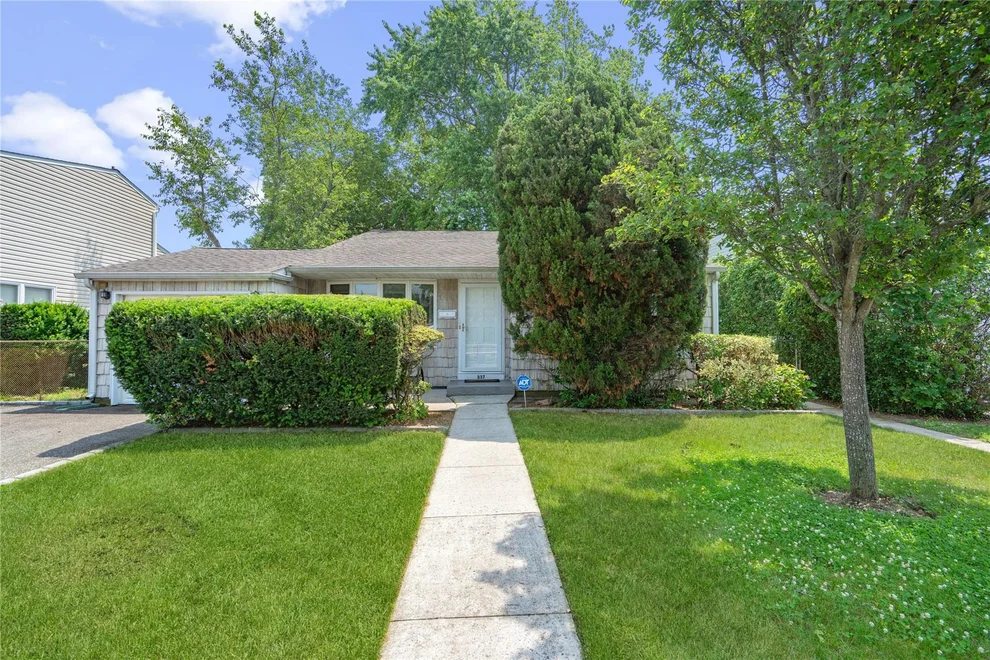 Unit for sale at 337 Atlantic Avenue, Oyster Bay, NY 11762