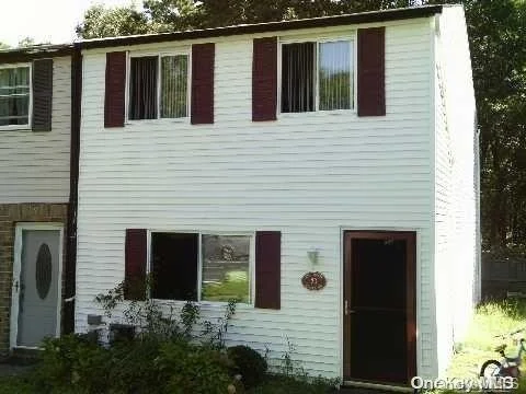 Unit for sale at 20 Wooded Way, Riverhead, NY 11933