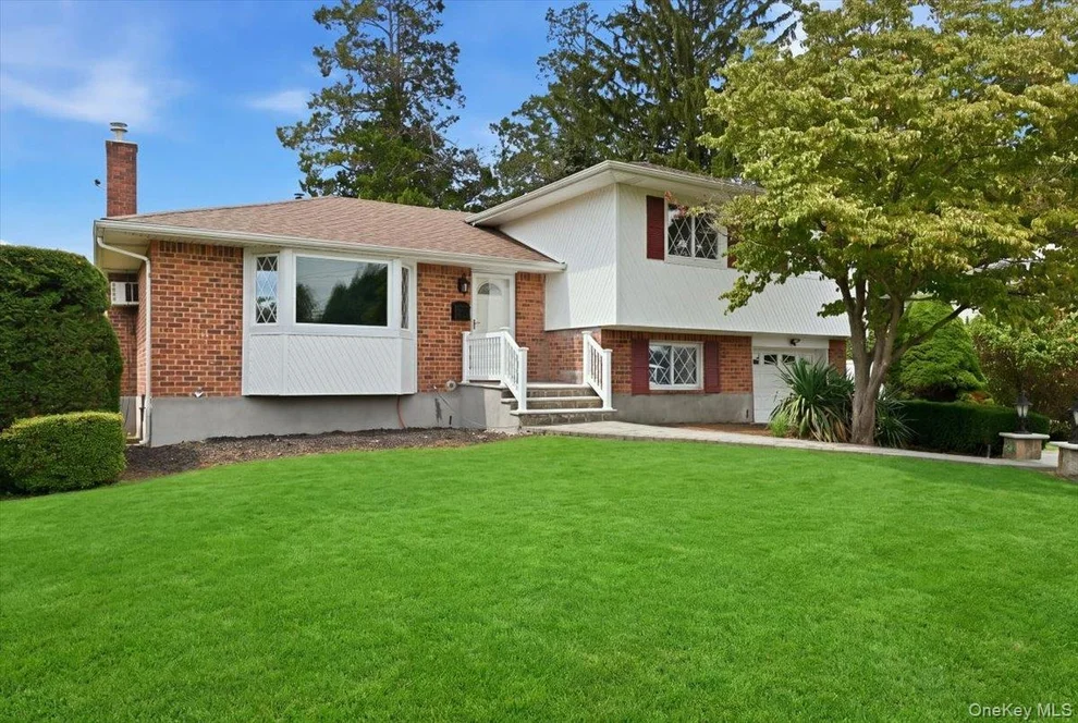 Unit for sale at 90 Grohmans Lane, Oyster Bay, NY 11803