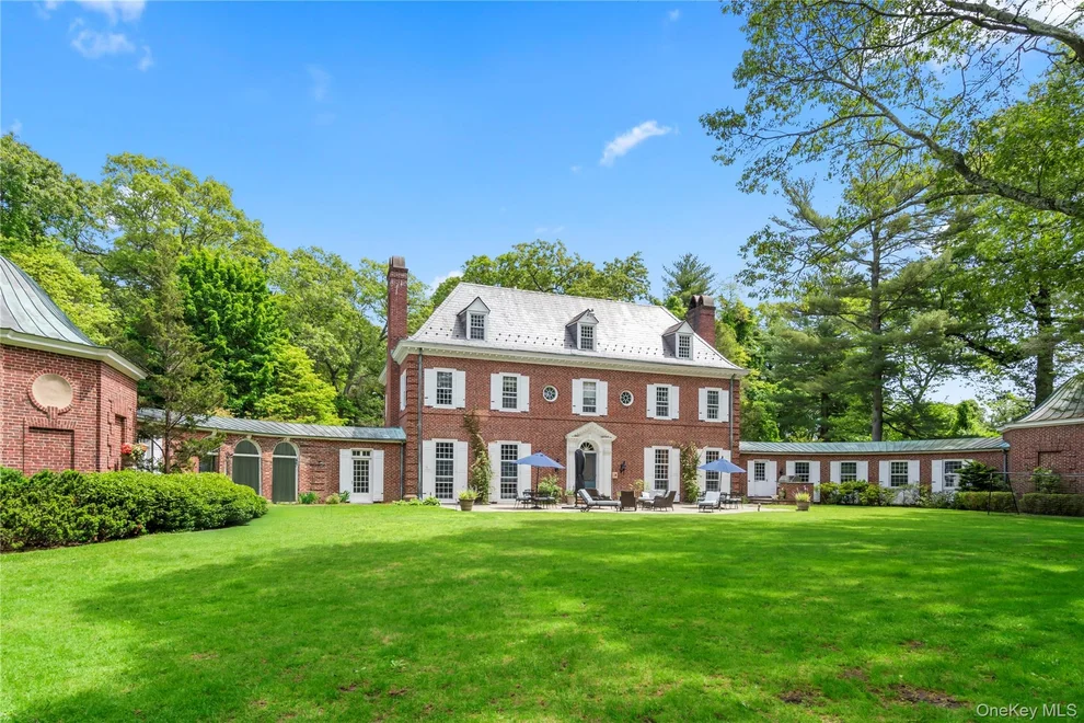 Unit for sale at 88 Wheatley Road, North Hempstead, NY 11568