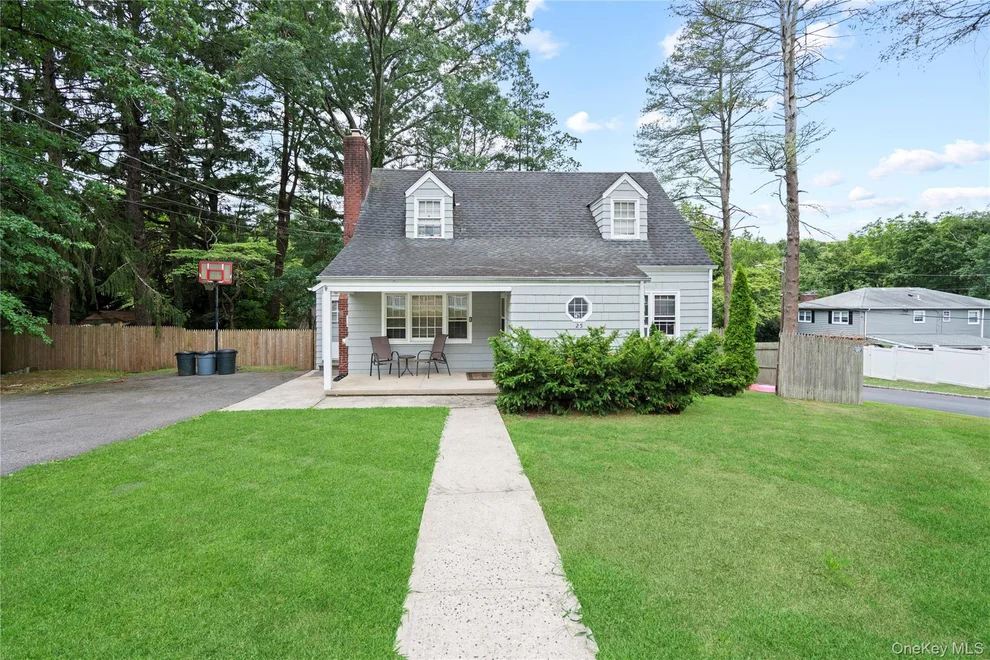 Unit for sale at 25 Hillside Avenue, Oyster Bay, NY 11797