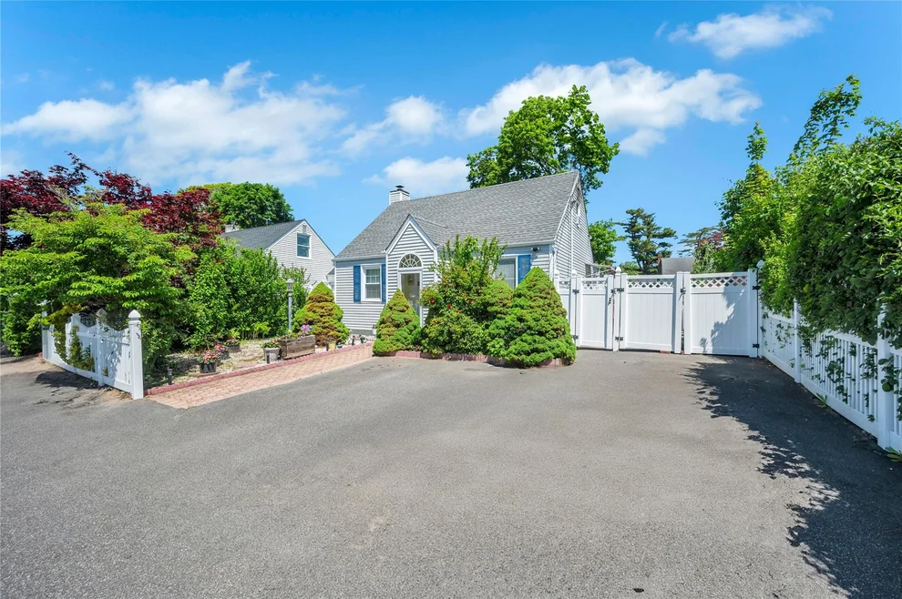 Unit for sale at 11 Campion Street, Islip, NY 11717