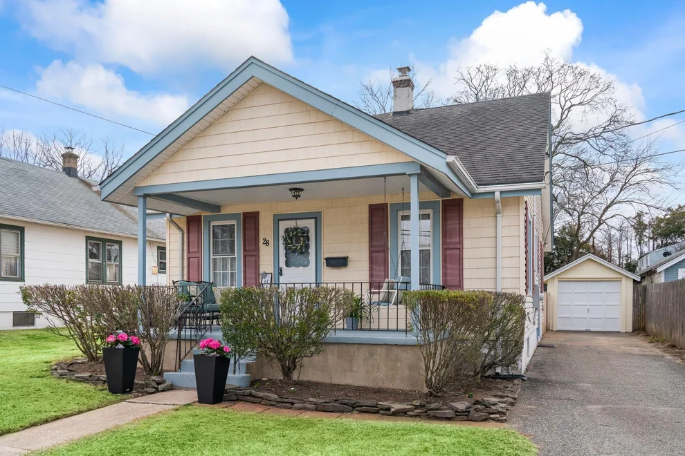 Unit for sale at 28 President Street, Huntington, NY 11746