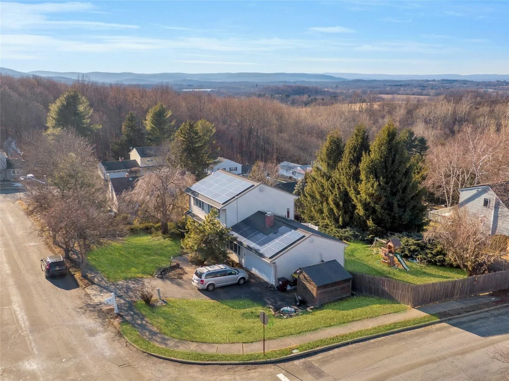 Unit for sale at 12 Country Lane, Warwick (Town), NY 10990