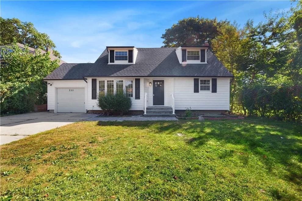 Unit for sale at 255 Bayview Avenue, Babylon, NY 11701