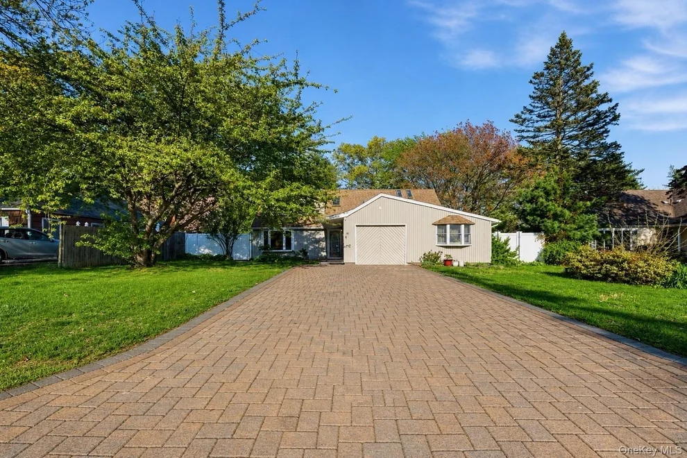 Unit for sale at 201 Serpentine Lane, Islip, NY 11749