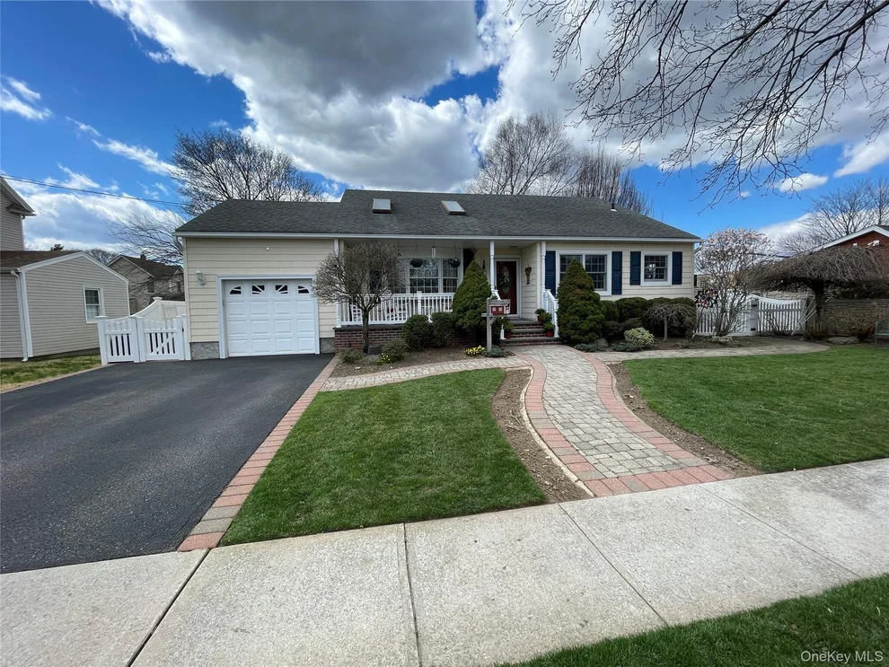 Unit for sale at 16 W Oak Street, Oyster Bay, NY 11735