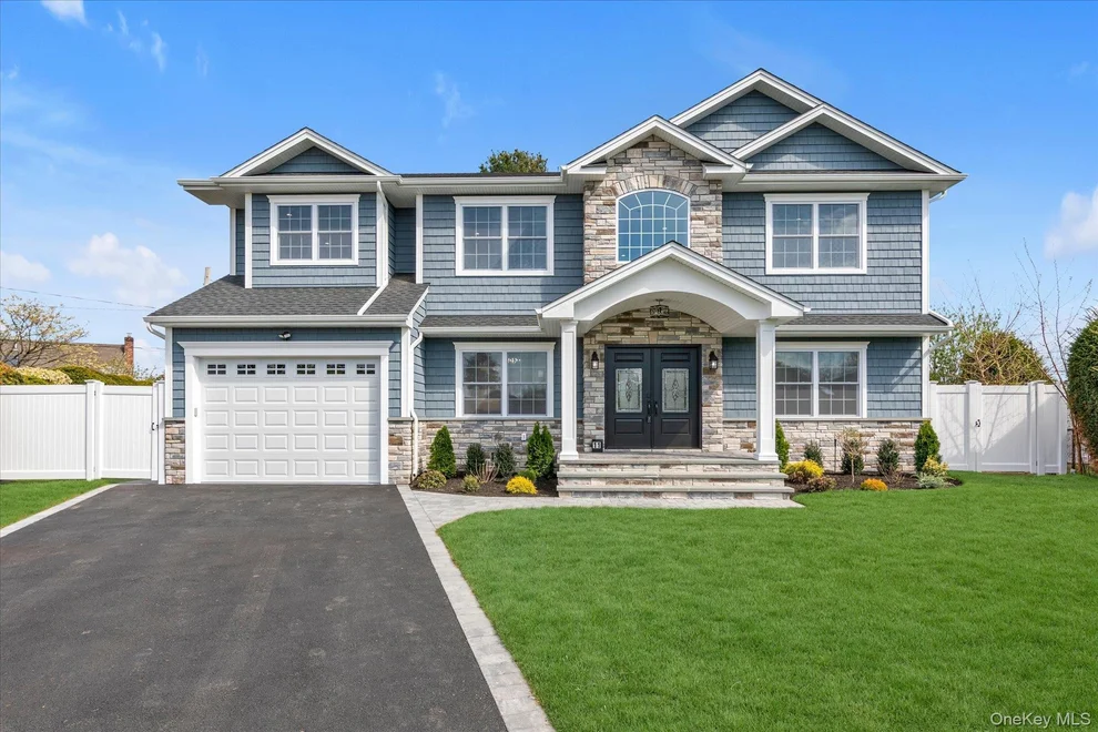 Unit for sale at 11 Evelyn Court, Oyster Bay, NY 11791