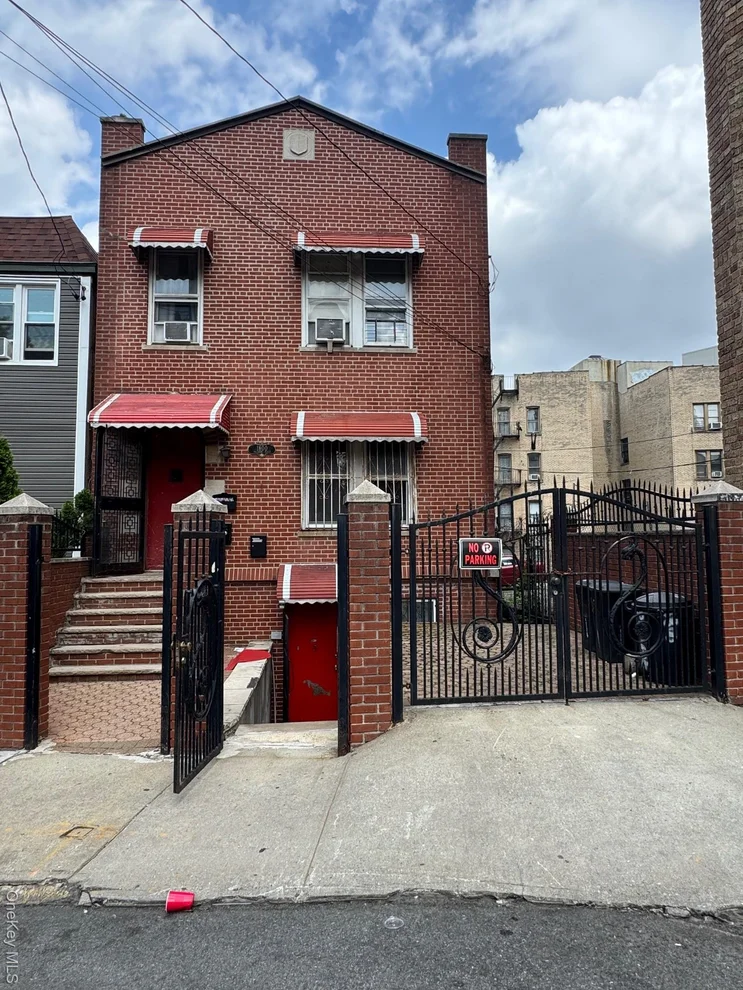 Unit for sale at 1800 Palisade Place, New York, NY 10453