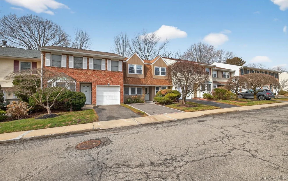 Unit for sale at 37 Aspen Drive W, Oyster Bay, NY 11797