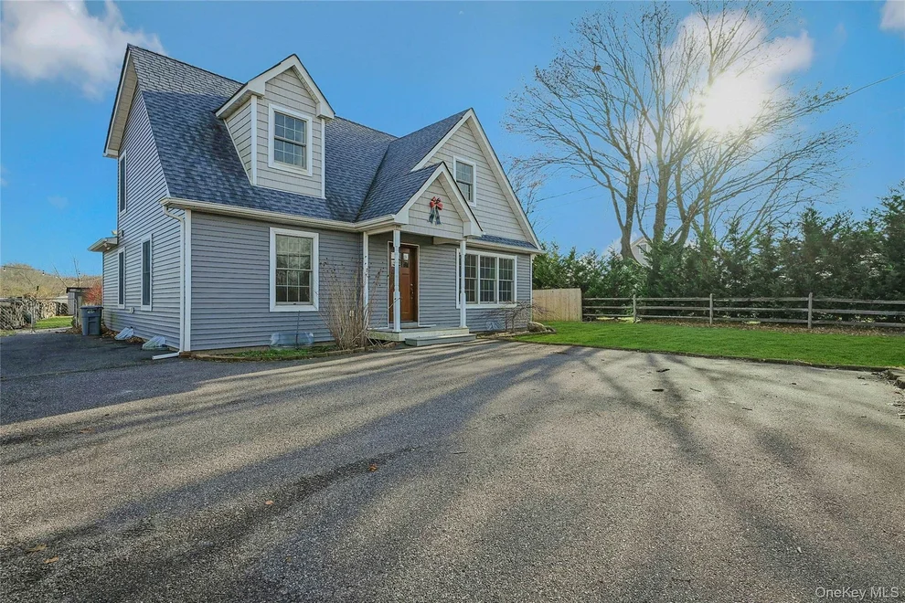 Unit for sale at 1727 Main Road, Riverhead, NY 11947