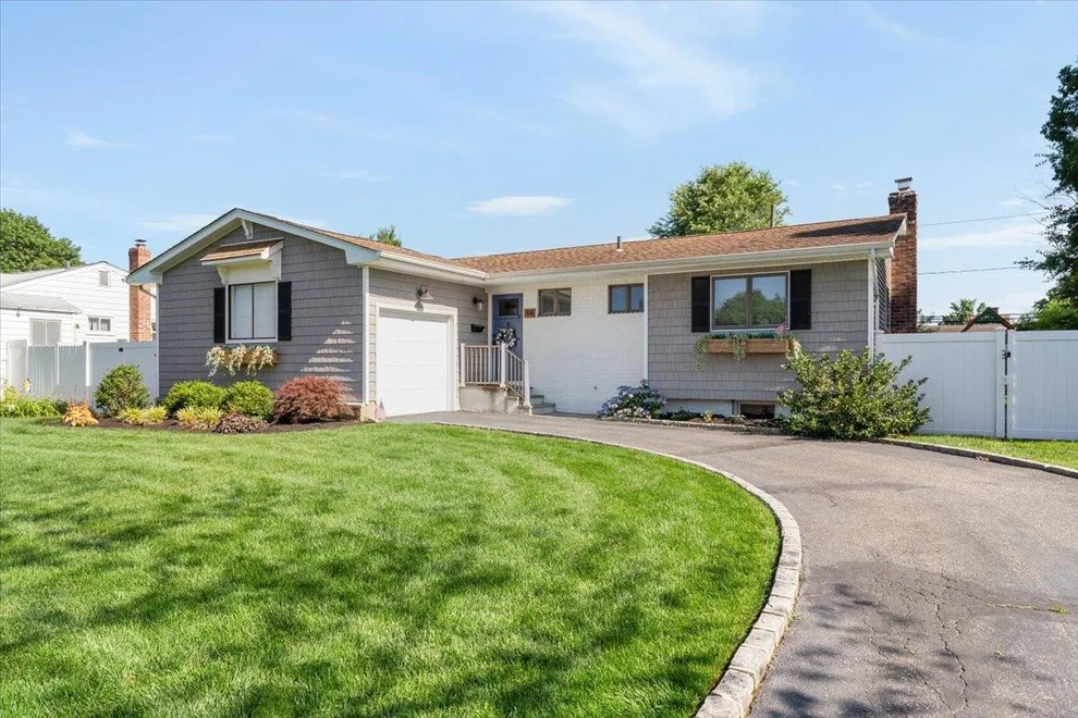 Unit for sale at 44 Havemeyer Lane, Huntington, NY 11725