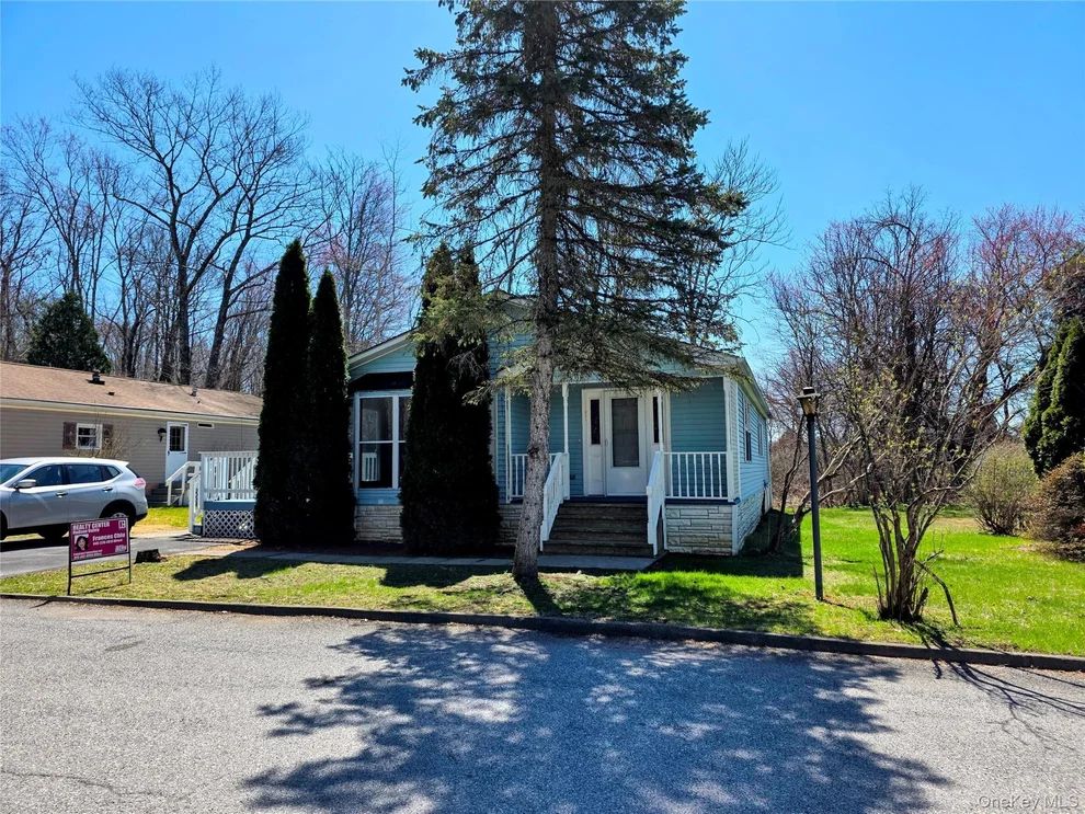 Unit for sale at 6 Short Lane, Hyde Park, NY 12538
