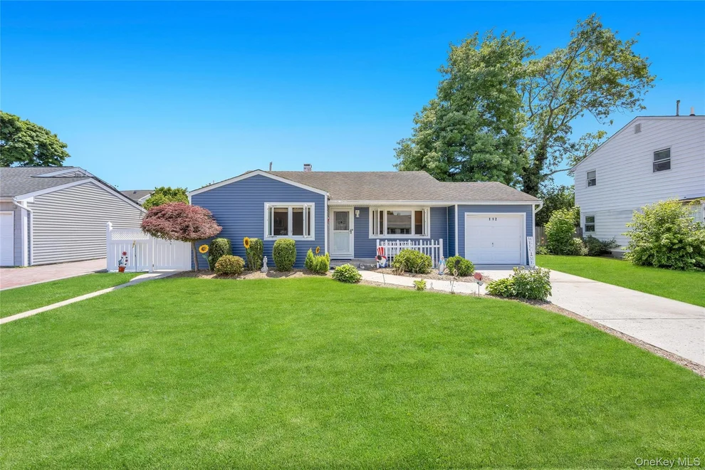 Unit for sale at 112 Washington Street, Oyster Bay, NY 11735