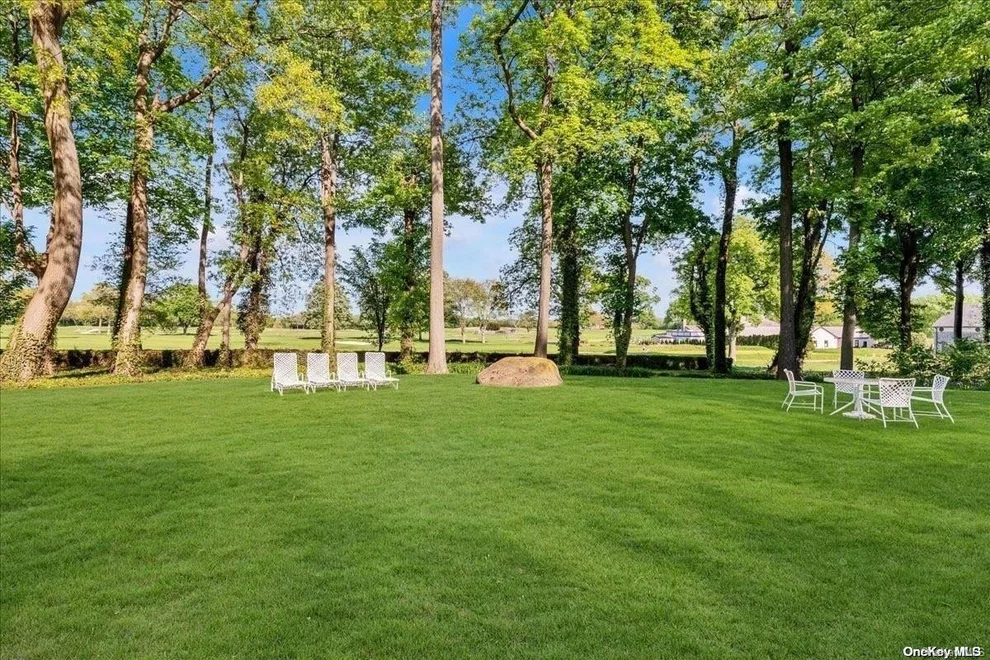 Unit for sale at 7 Tudor Lane, North Hempstead, NY 11050
