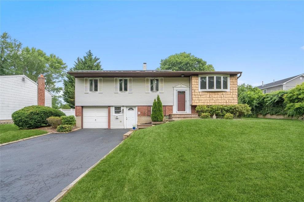 Unit for sale at 37 Parkway Drive N, Smithtown, NY 11725