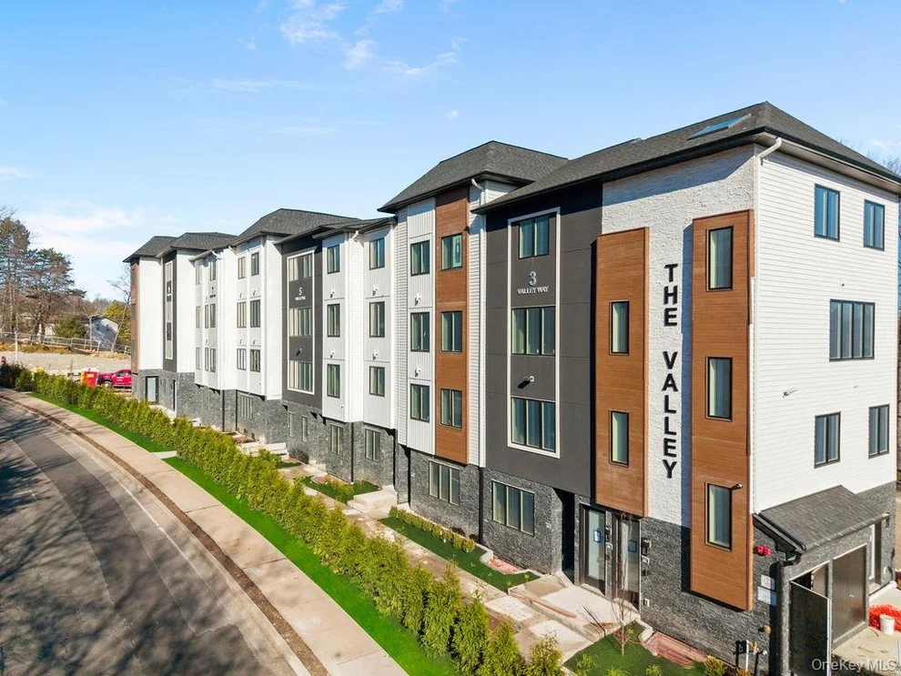 Unit for sale at 5 Valley Way, Ramapo, NY 10977