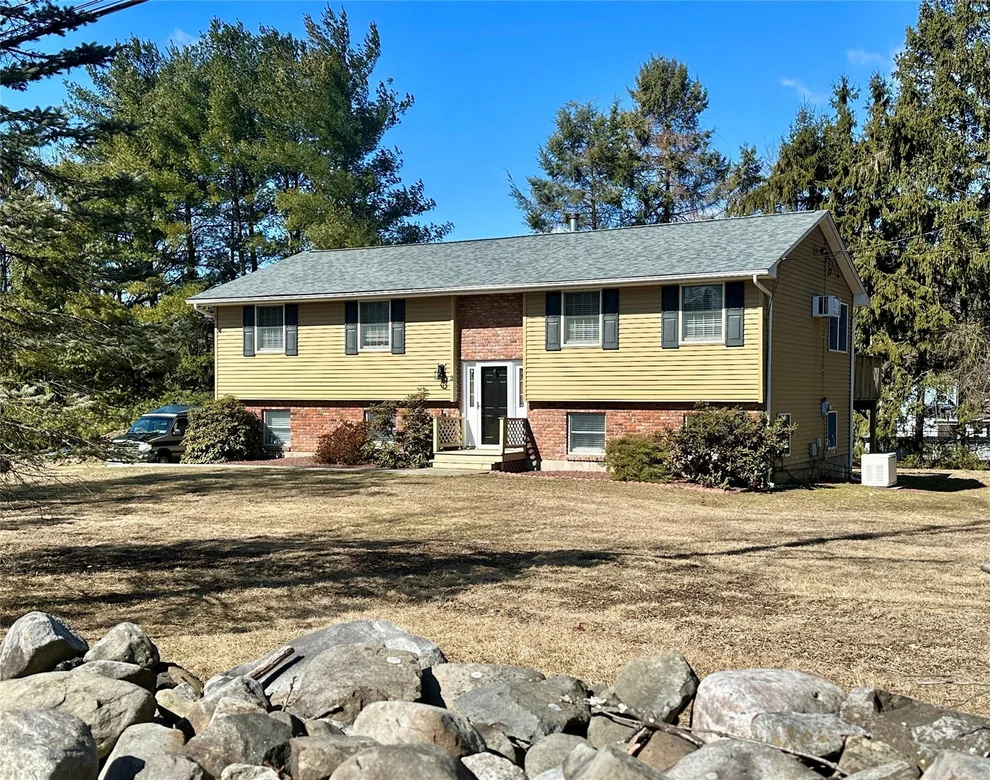 Unit for sale at 2 Blue Jay Drive, Newburgh (Town), NY 12550