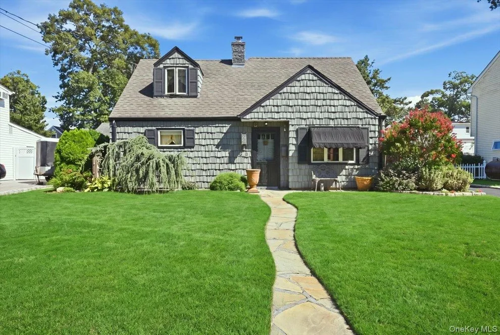 Unit for sale at 65 Riverside Avenue, Oyster Bay, NY 11758