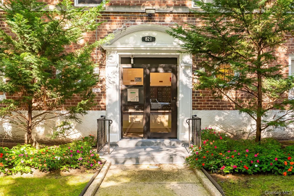 Unit for sale at 821 Bronx River Road, Yonkers, NY 10708