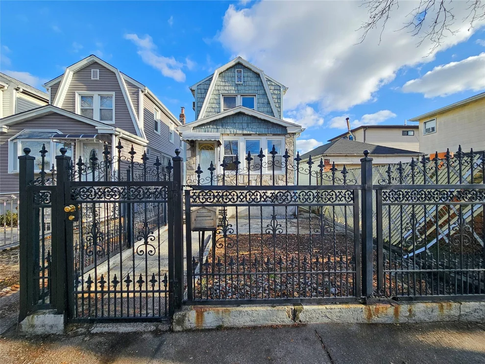 Unit for sale at 11149 Van Wyck Expressway, New York, NY 11435