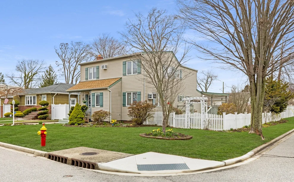 Unit for sale at 179 N Suffolk Avenue, Oyster Bay, NY 11758