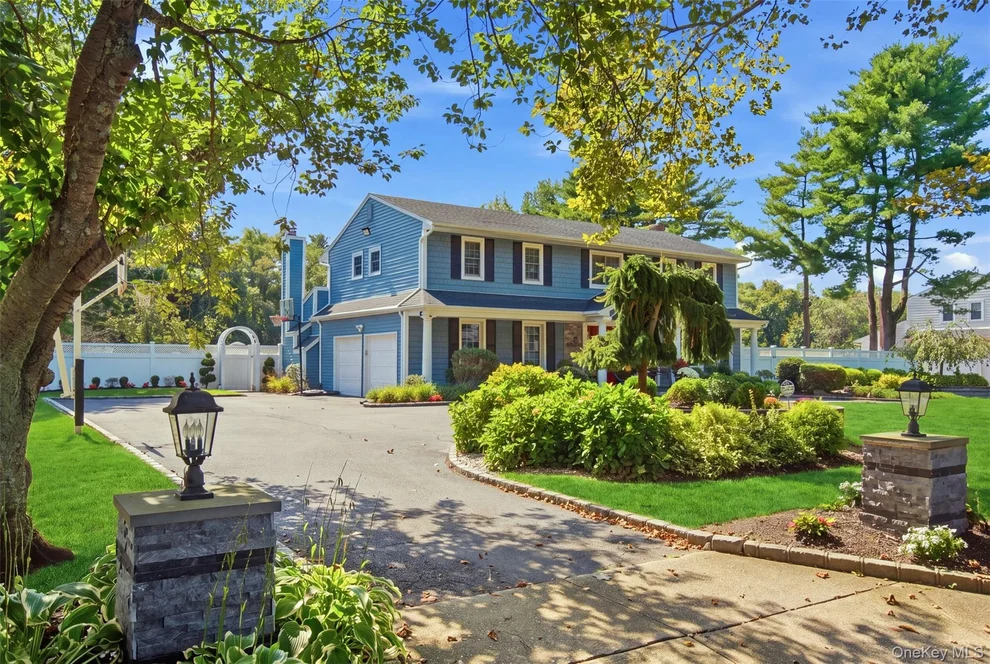 Unit for sale at 24 Quintree Lane, Huntington, NY 11747