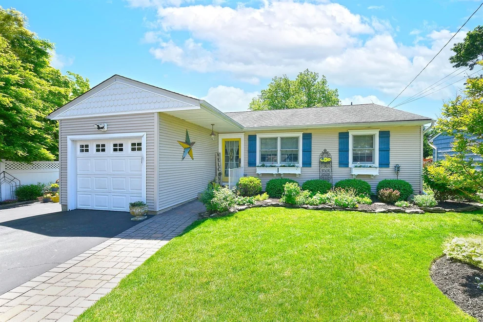 Unit for sale at 52 Fenwick Street, Huntington, NY 11740