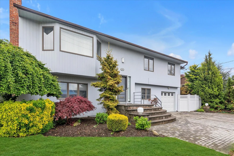 Unit for sale at 302 Blackheath Road, Hempstead, NY 11561