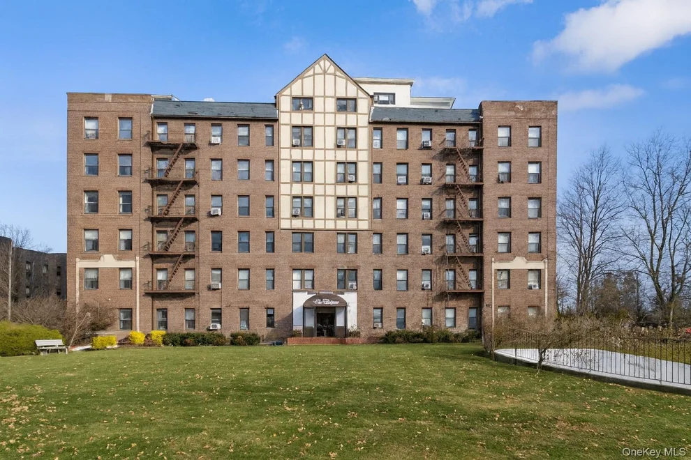 Unit for sale at 37 Brompton Road, North Hempstead, NY 11022