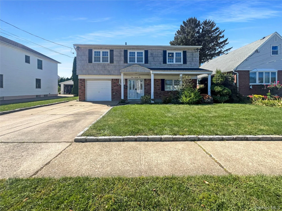 Unit for sale at 371 Pennsylvania Avenue, North Hempstead, NY 11501