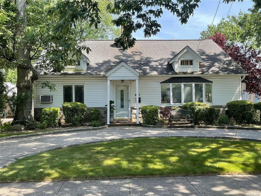 Unit for sale at 857 Glen Drive, Hempstead, NY 11598