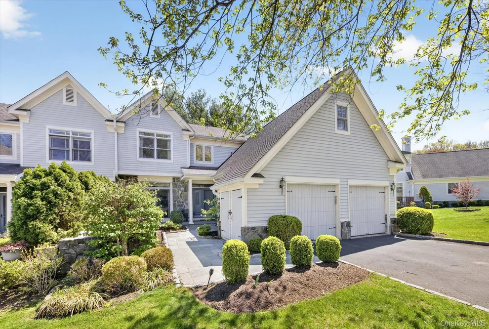 Unit for sale at 9 Easthaven Lane, White Plains, NY 10605