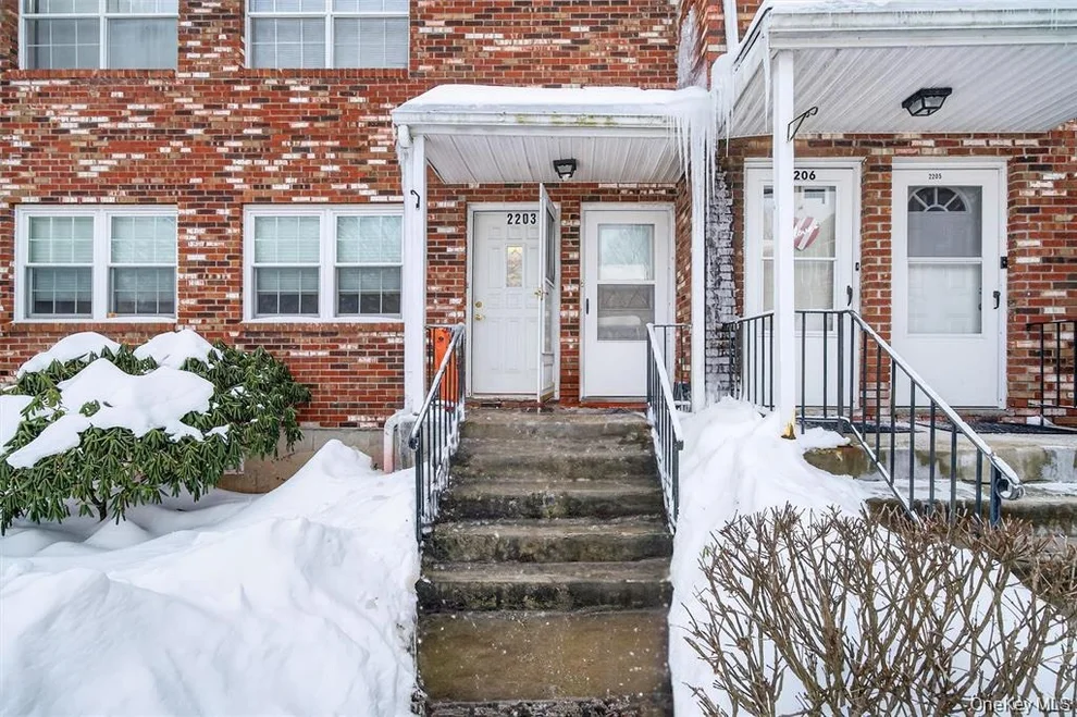 Unit for sale at 276 Temple Hill Road, New Windsor, NY 12553