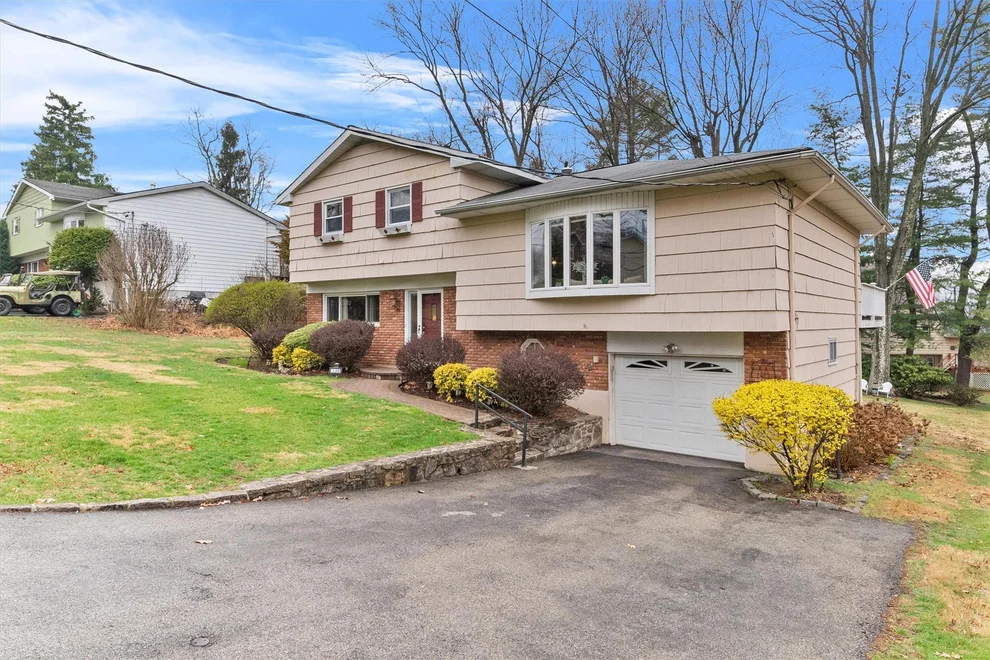 Unit for sale at 130 Parkview Road, Greenburgh, NY 10523